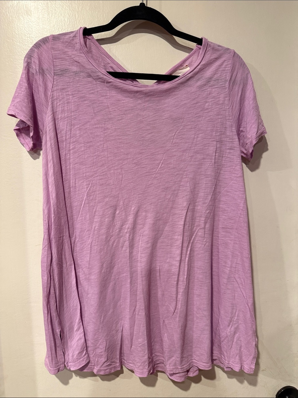 Anthropologie keyhole back Lavender Scoop Neck Short Sleeve Tee: Small